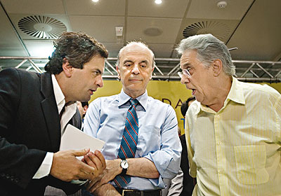 11 - CURTO DE INTELIGENCIA: O ex-pensador FHC precisou de ajuda de Tancredo Neves para entender o pensamento da usurpadora do planalto. O pres. Zezinho fingiu que entendeu.